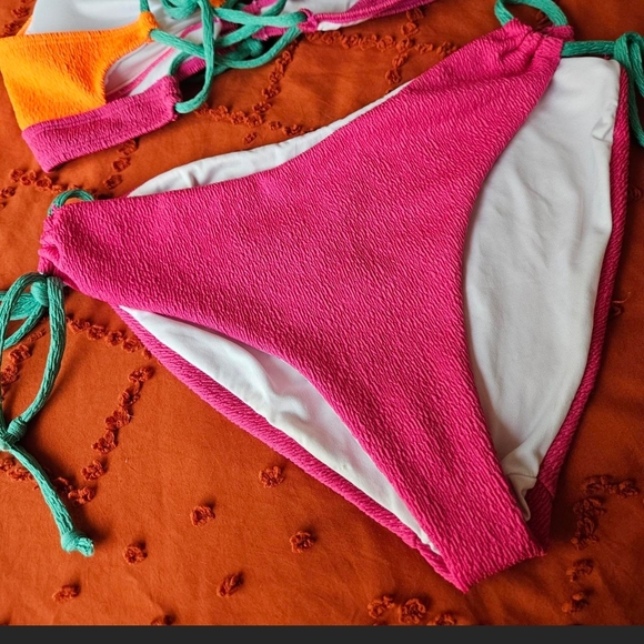 Colorful Bikini Set with Tie Details - Picture 6 of 6